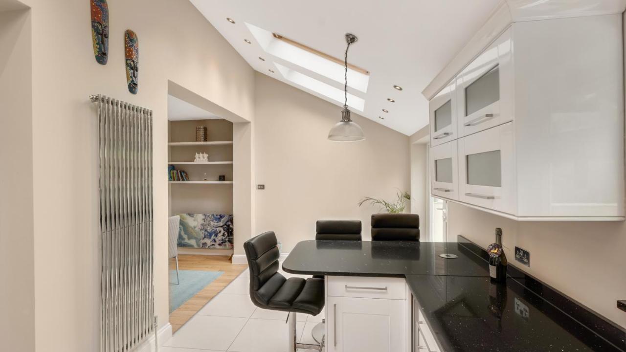 Cosy Luxurious Family Home Лондон Экстерьер фото