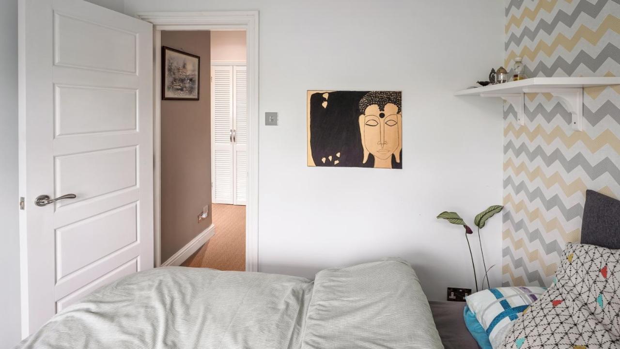 Cosy Luxurious Family Home Лондон Экстерьер фото
