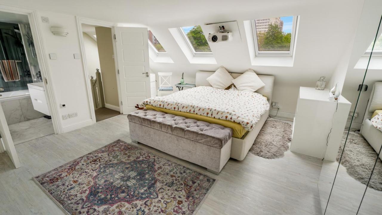Cosy Luxurious Family Home Лондон Экстерьер фото