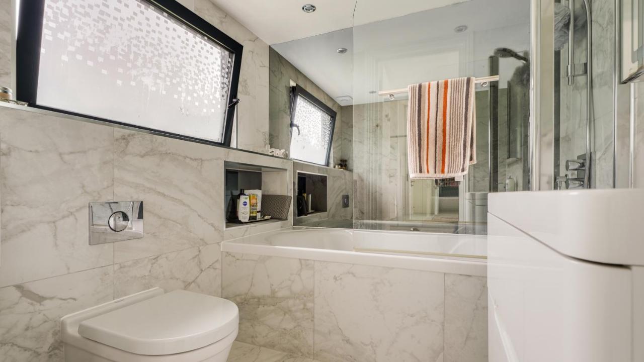 Cosy Luxurious Family Home Лондон Экстерьер фото